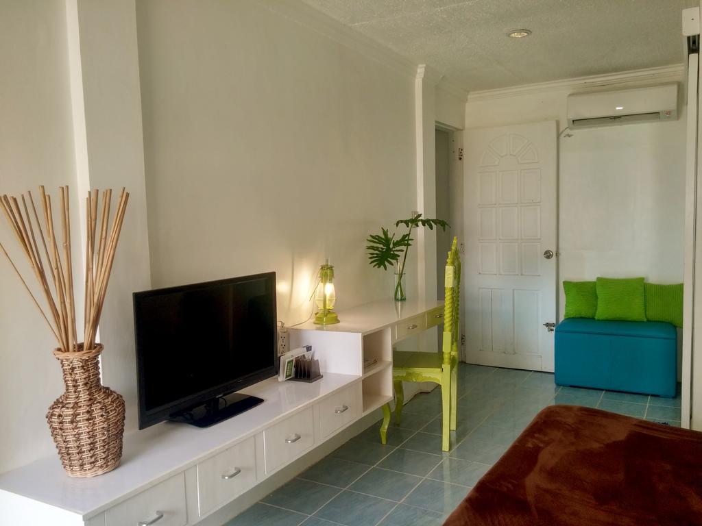 812 Angol Boracay Bilik gambar